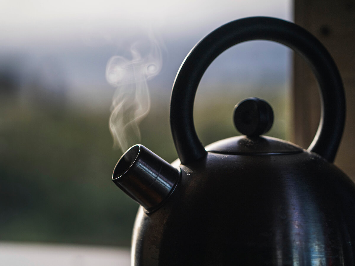 Кипит чайник