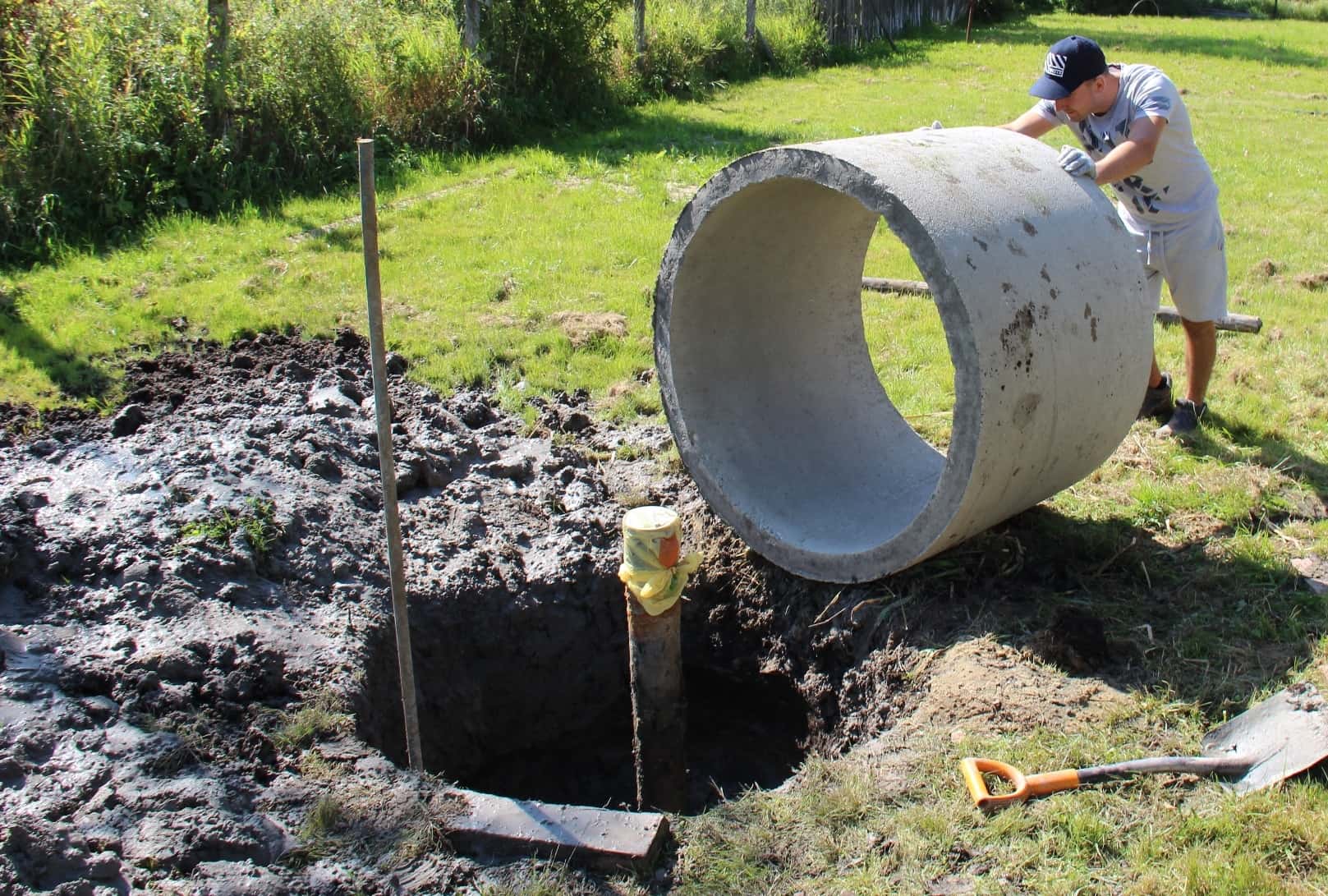 Обустройство с кессоном из бетонных колец